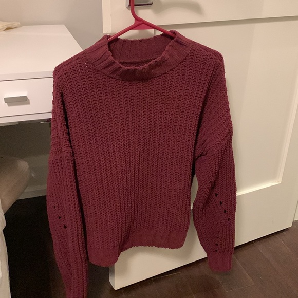 Wine red hollister sweater - Picture 2 of 3